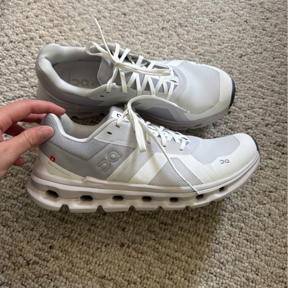 On Cloud Light Gray and White Sneakers